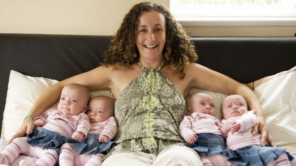 Dziewczynki wyglądają jak cztery krople wody [facebook.com](https://www.facebook.com/photo.php?fbid=1032456613831&set=pb.1297885928.-2207520000.1529058556.&type=3&theater)