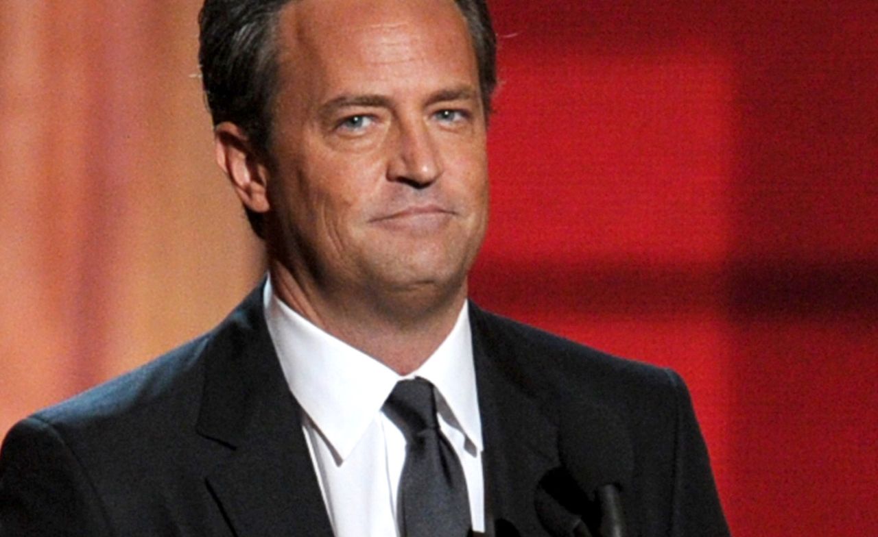 Tragiczna śmierć Matthew Perry'ego. Lekarze oskarżeni o spisek. "Odrażające"