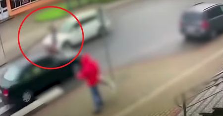 Wjechał w 14-letnią dziewczynkę na przejściu. Nagranie pokazuje moment wypadku