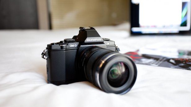 Olympus OM-D E-M5 - technologia XXI wieku w obudowie sprzed lat [wideotest] 1