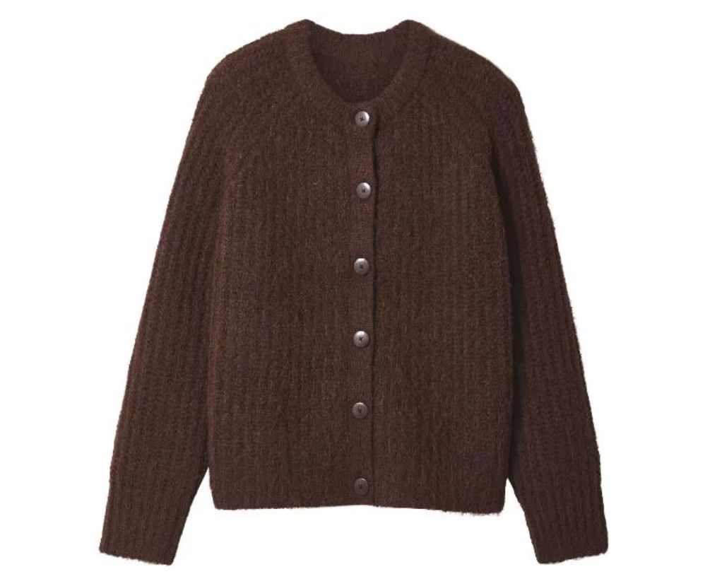 Dzianinowy kardigan z Lidla w modnym czekoladowym odcieniu