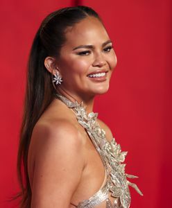 Oscary 2024. Chrissy Teigen w "nagiej" sukience. A jednak wszystko było zakryte