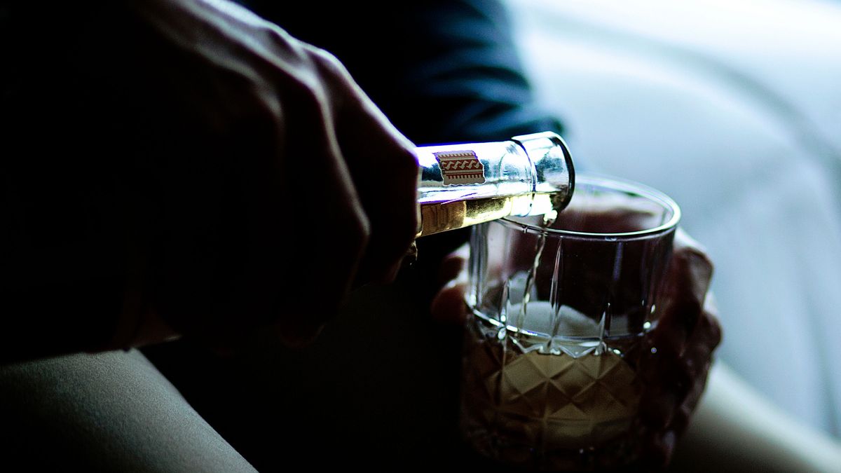 Problem uzależnienia od alkoholu dotyczy około 700-800 tys. osób