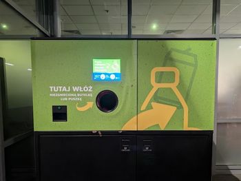 Butelkomaty pod Gorlicami zyskują na popularności. "Dla mnie to wygoda"