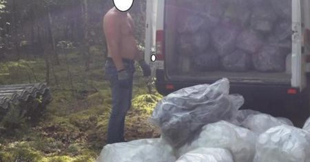 Na widok leśniczego przyspieszył. Złapany na gorącym uczynku