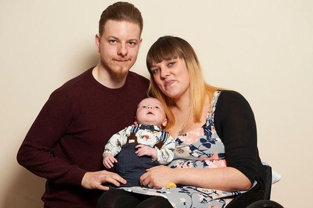 Kirsty i Ben Bell ze swoim synkiem Harrym 