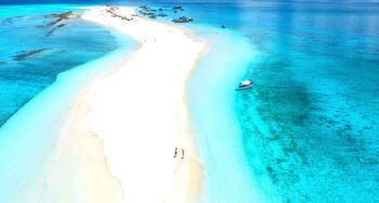 Zimowy hit Polaków. Niskie ceny, a na miejscu 30 st. C