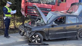 Złotniki: Wypadek pod miastem, droga powiatowa zablokowana