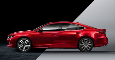 Nowy Peugeot 508 i nowa Mazda 6 – najładniejsze auta w swojej klasie. Które jest tańsze?