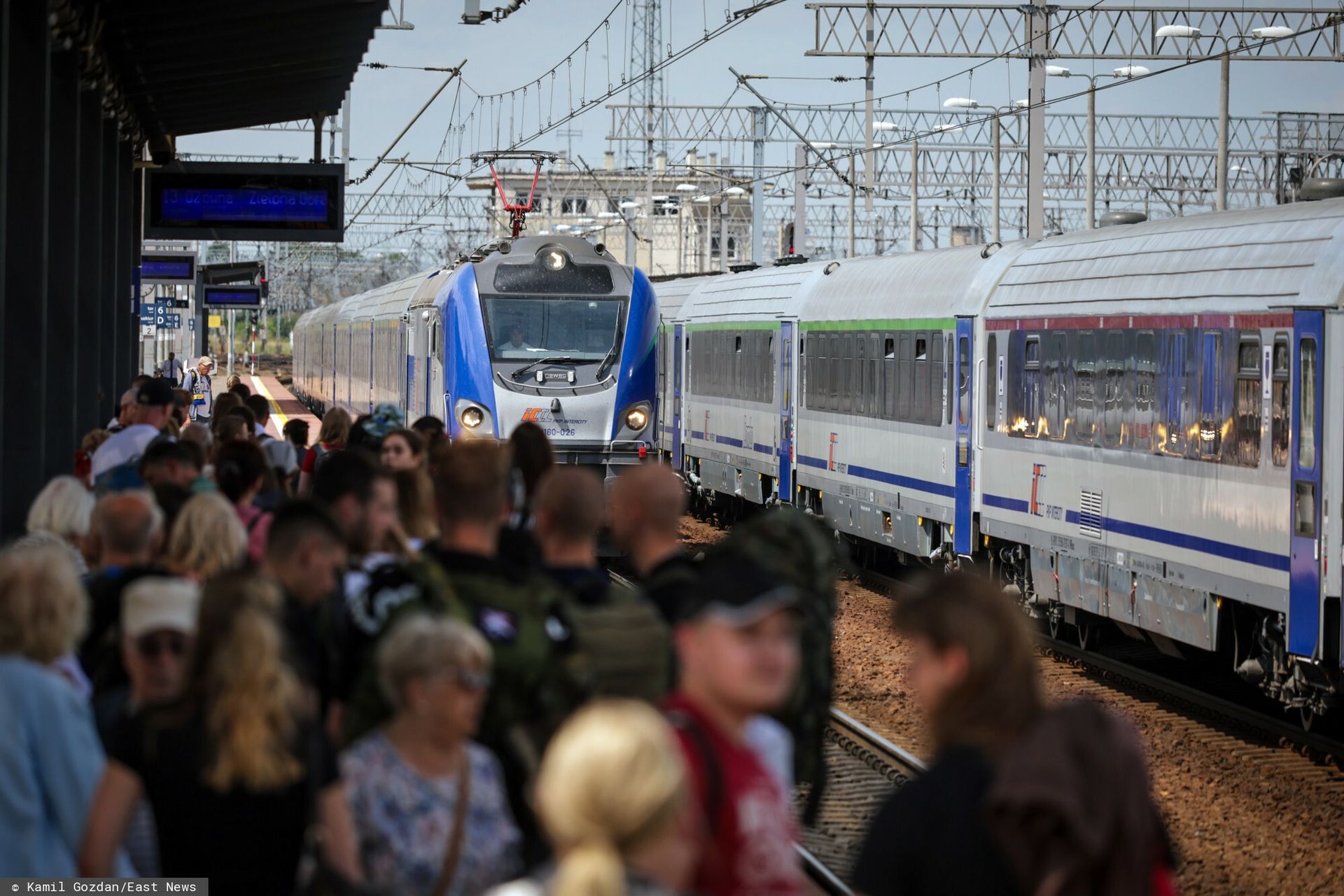 Utrudnienia na kolei. Wydłużony czas podróży choćby o 4 godziny