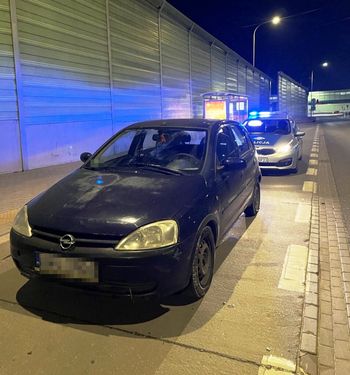 Warszawa: Miał trzy sądowe zakazy prowadzenia i kierował niesprawnym oplem