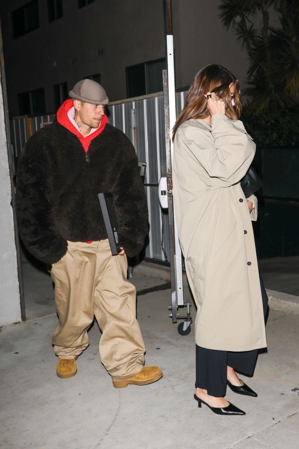 Justin i Hailey Bieberowie wychodzą z kościoła