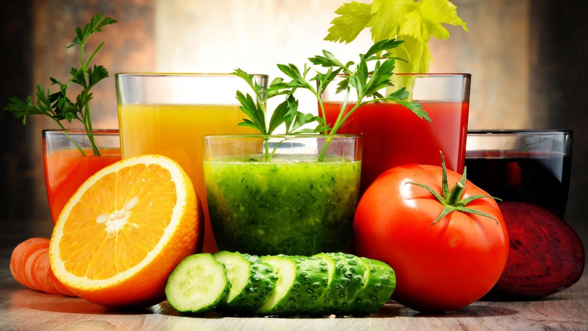 Dieta Gersona trwa 6 tygodni i zakłada codzienne spożywanie 13 porcji soków. 