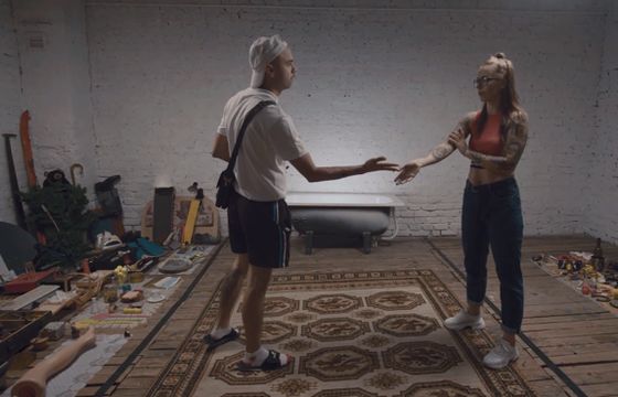 Niedorzeczne sposoby na otwarcie piwa Łomża Jasne Pełne (wideo)