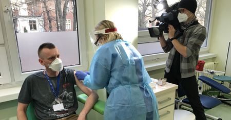 Szczepionka na COVID. Szczepienia cieszą się ogromnym zainteresowaniem. Wykorzystano wszystkie dostępne dawki