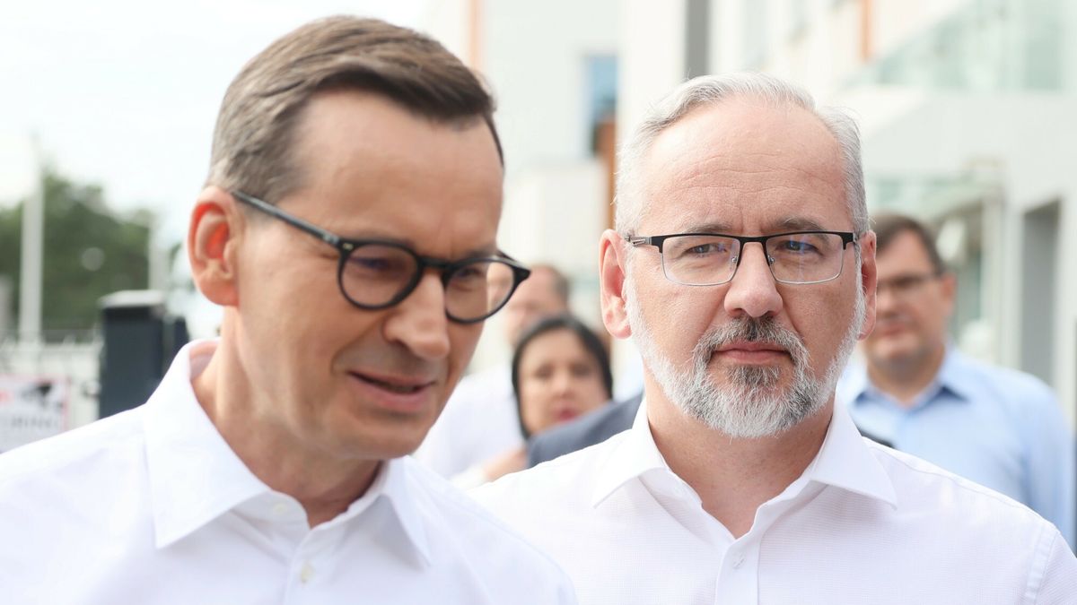 Premier Mateusz Morawiecki i minister zdrowie Adam Niedzielski