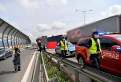 S8. Tragiczny wypadek na Trasie Toruńskiej. Samochód osobowy został zmiażdżony przez tiry