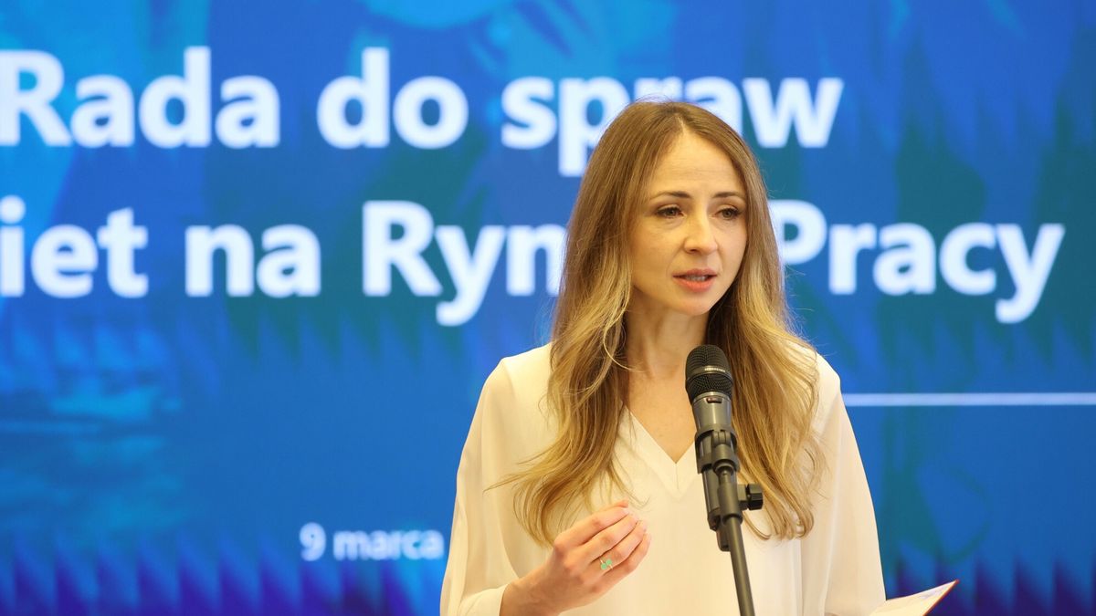 Ministra Dziemianowicz-Bąk podczas pierwszego posiedzenia Rady ds. Kobiet na Rynku Pracy