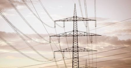 Sztuczna inteligencja a zużycie prądu. Ile energii potrzebuje AI?