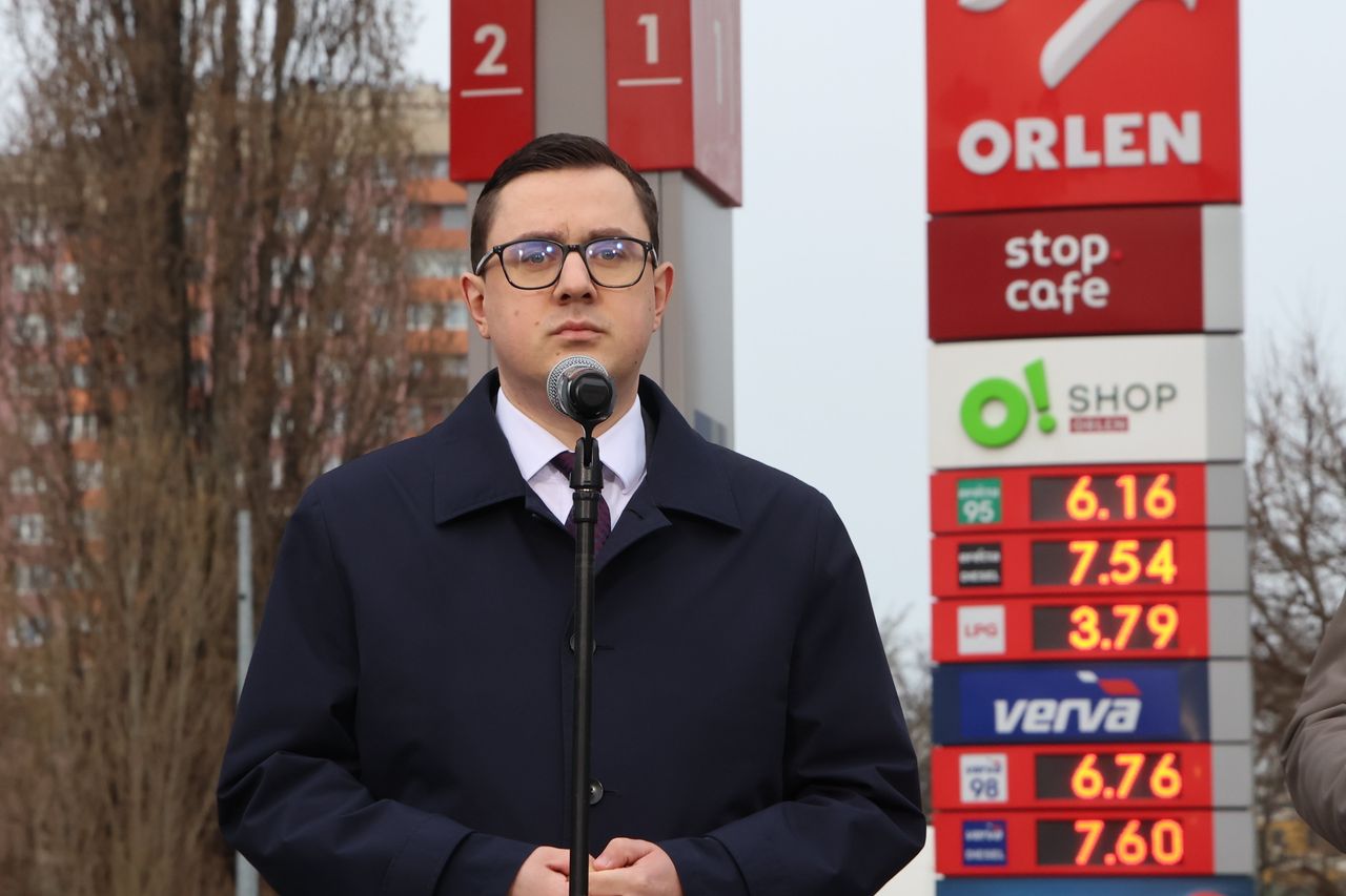 Tańsze paliwo przez dwa tygodnie? Minister zabrał głos