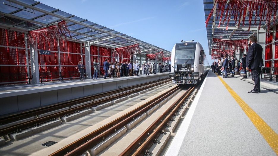 Inauguracja PKM, przejazd koleją na trasie. Teraz budowa kolejnego odcinka Gdańsk Śródmieście - Węzeł Kowale Pomorskiej Kolei Metropolitalnej ma trafić do uchwały o Krajowym Programie Kolejowym do 2030 r.