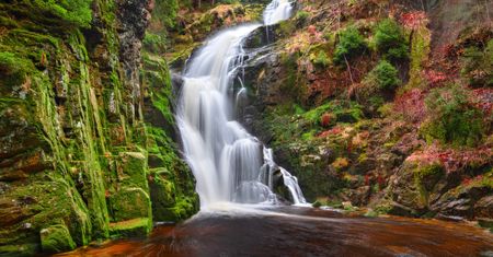 Świętokrzyska "Niagara" pod Kunowem. Naturalny wodospad zachwyca, ale wciąż wymaga ostrożności