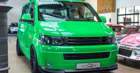 VW T5 szybszy od Porsche. Szalony pomysł berlińskiej firmy