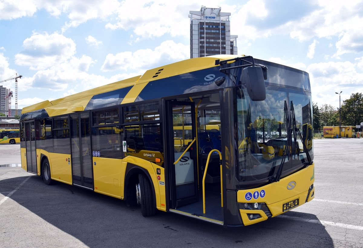 Katowice. Pięć nowych autobusów elektrycznych dotarło do PKM Katowice.