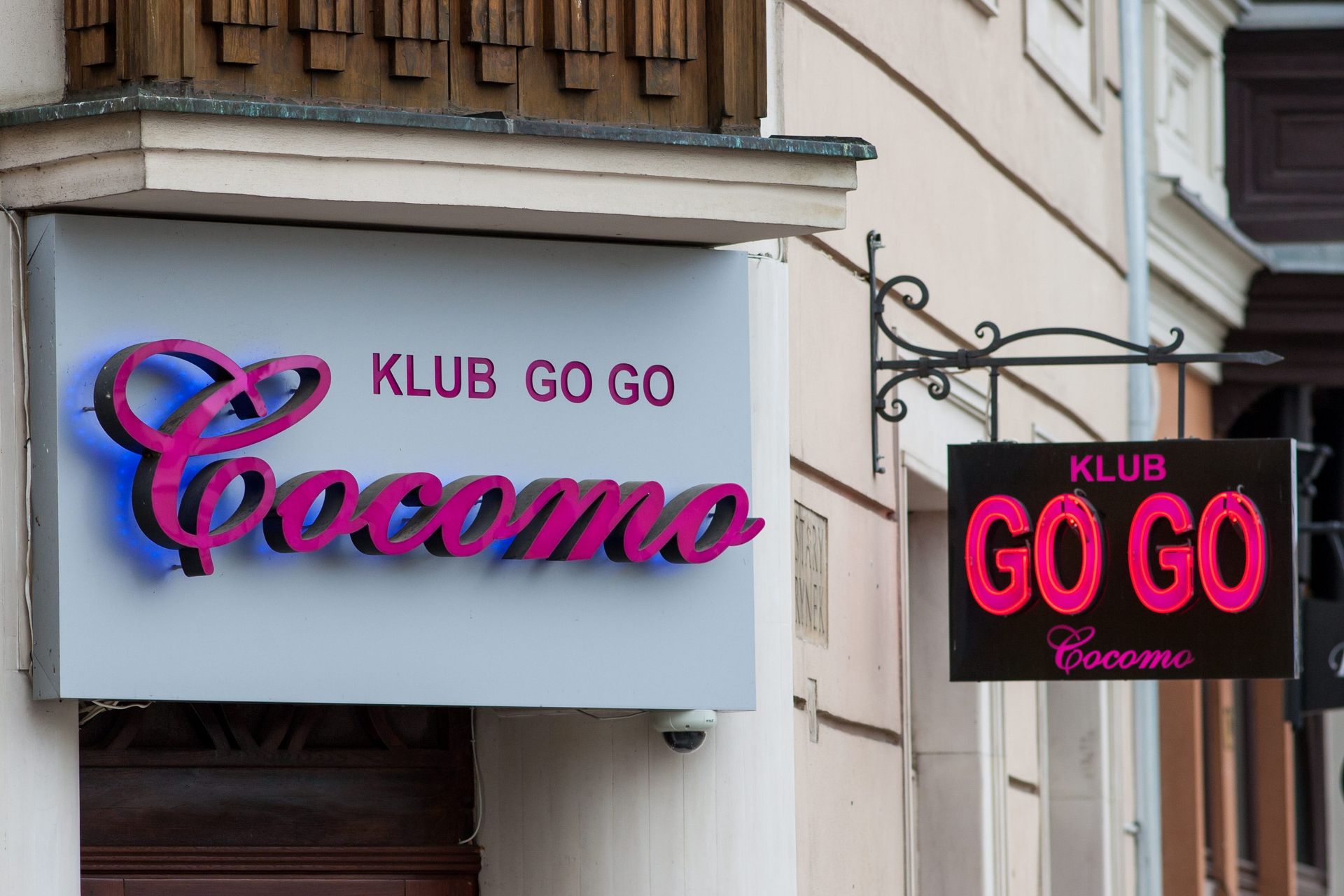 Oszustwa w klubach go-go. 82 oskarżonych, gangiem kierował policjant