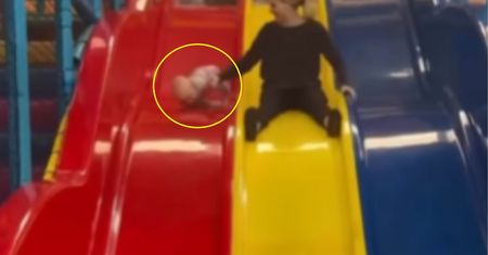 Przerażające nagranie. Mama zorientowała się, gdy było już za późno