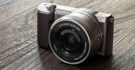 Sony A5100 – piękny i zgrabny bezlusterkowiec z matrycą APS-C