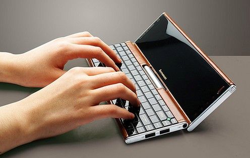 Lenovo Pocket Yoga - netbook, który naprawdę mieści się w kieszeni