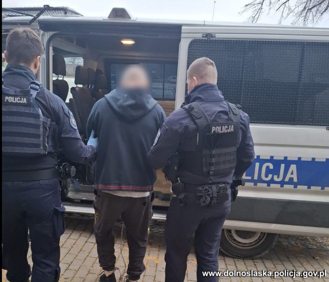 Bogatynia: Celowo potrącił kobietę i uciekł. 35-latka ma poważne obrażenia