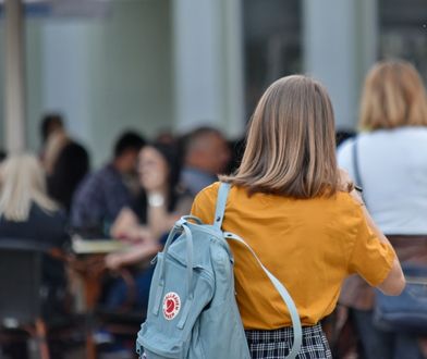 Idiotyczna zabawa niemieckich uczniów. Dyrektor szkoły mówi "szach-mat"