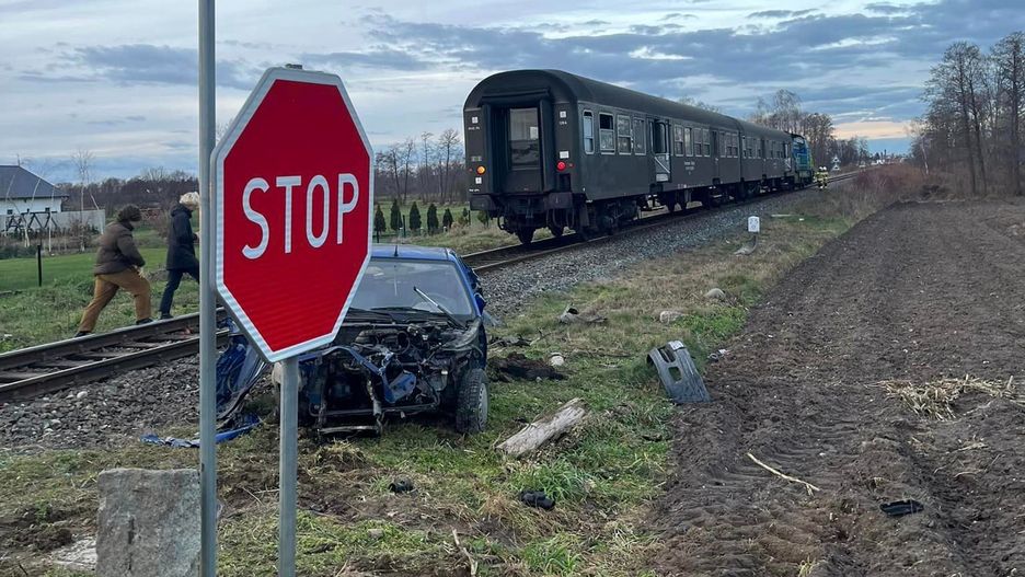 Zlekceważył znak "STOP". 70-latek próbował staranować pociąg