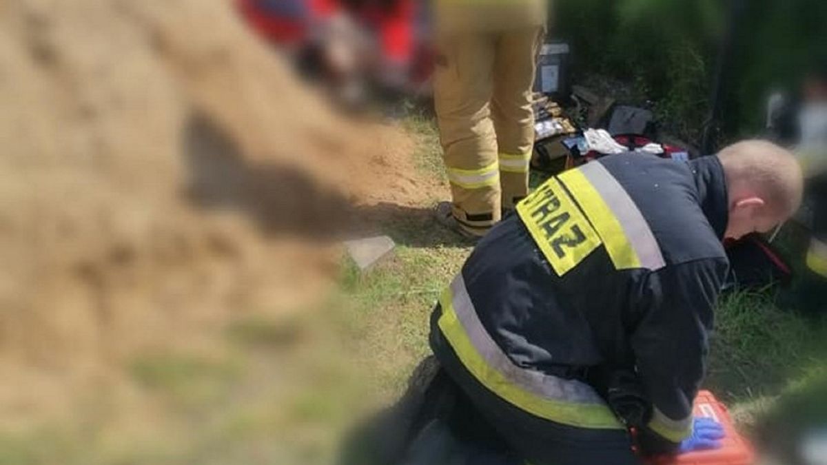 Mężczyzna został przysypany ziemią. Niestety nie przeżył