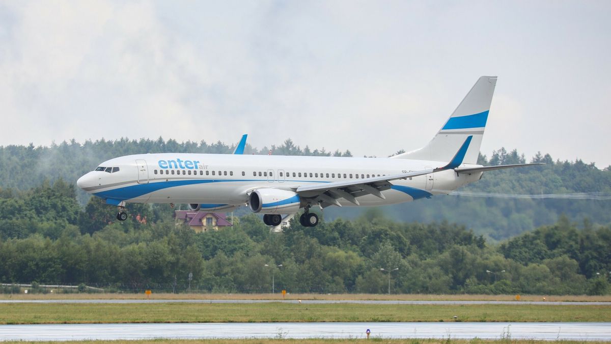 Kraków, Balice. Samolot linii Enter Air (zdjęcie ilustracyjne)
