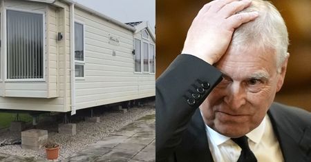 Dramatów Andrzeja ciąg dalszy. Ma tak małe lokum, że musiał zaopatrzyć się w UŻYWANY DOMEK MOBILNY. "Królowa się w grobie przewraca" (FOTO)