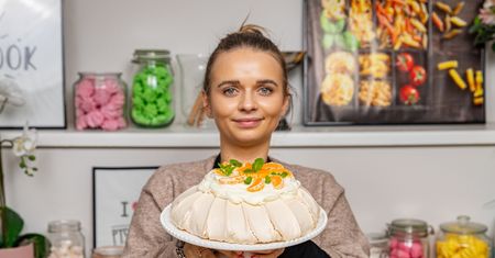 Beza Pavlova z mandarynkami. Nie sposób oderwać od niej wzroku