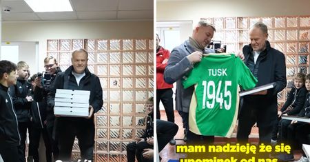 "Byliśmy umówieni". Tusk przyjechał do piłkarzy z pizzą