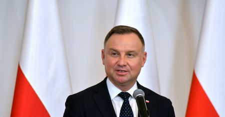 Weto ws. "lex TVN". Duda o "sfrustrowanym polityku"
