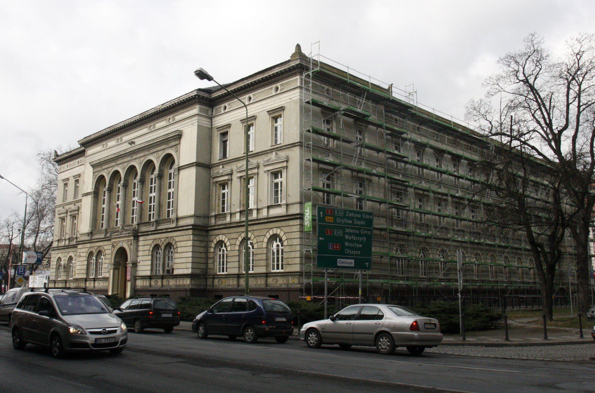Kiedyś było tu gimnazjum ewangelickie. Okazały gmach w centrum Legnicy ma już 158 lat