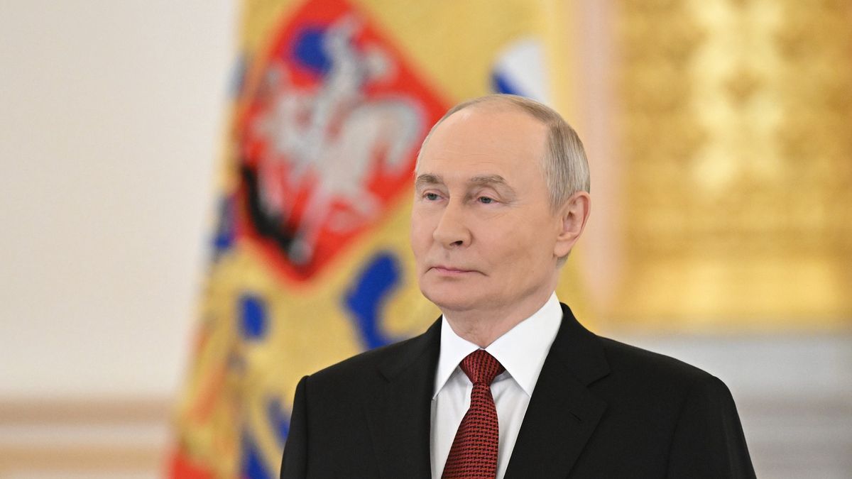 Władimir Putin oddaje naukę w ręce lojalnych wobec niego osób