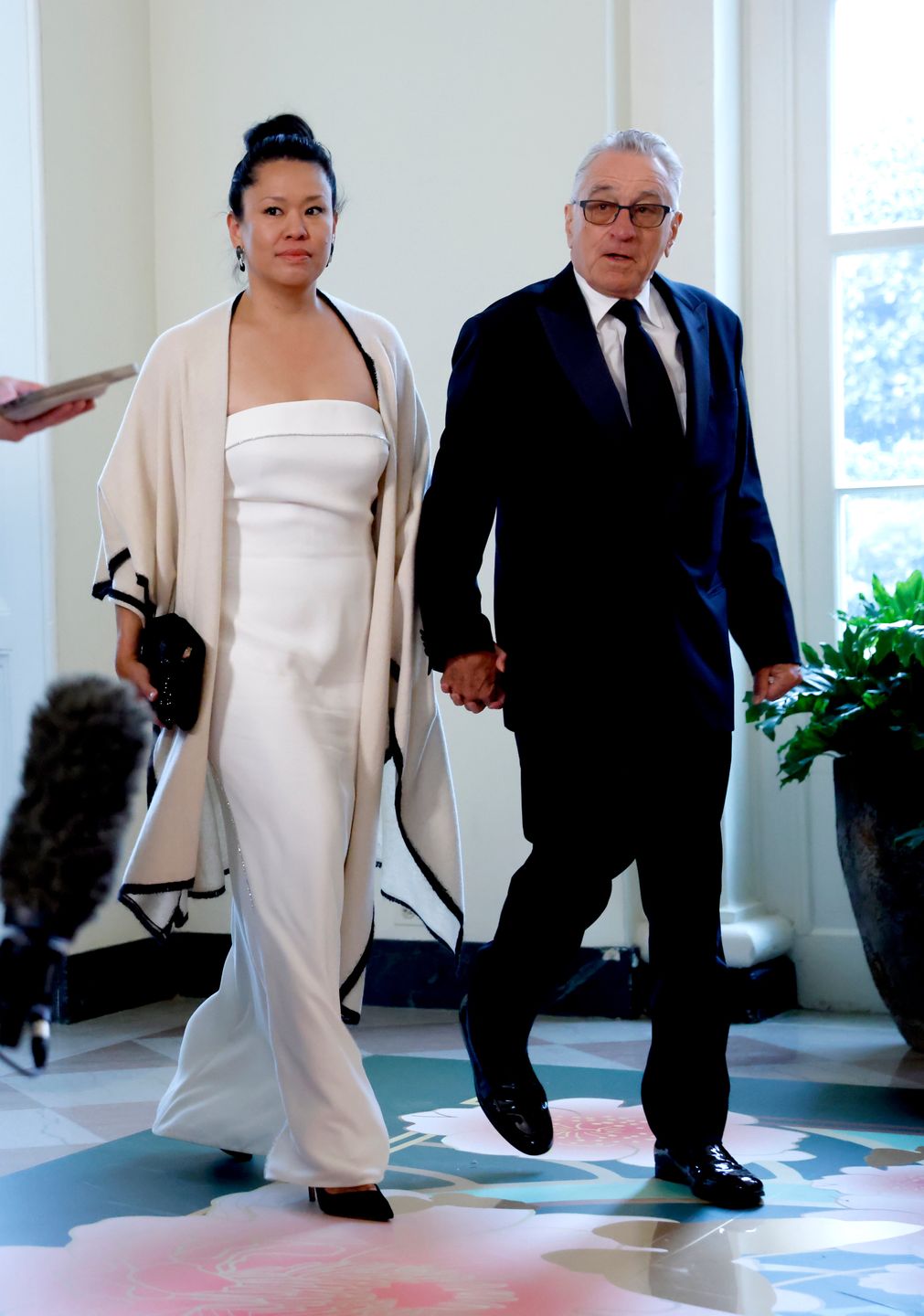 Robert De Niro i Tiffany Chen sfotografowani w Białym Domu