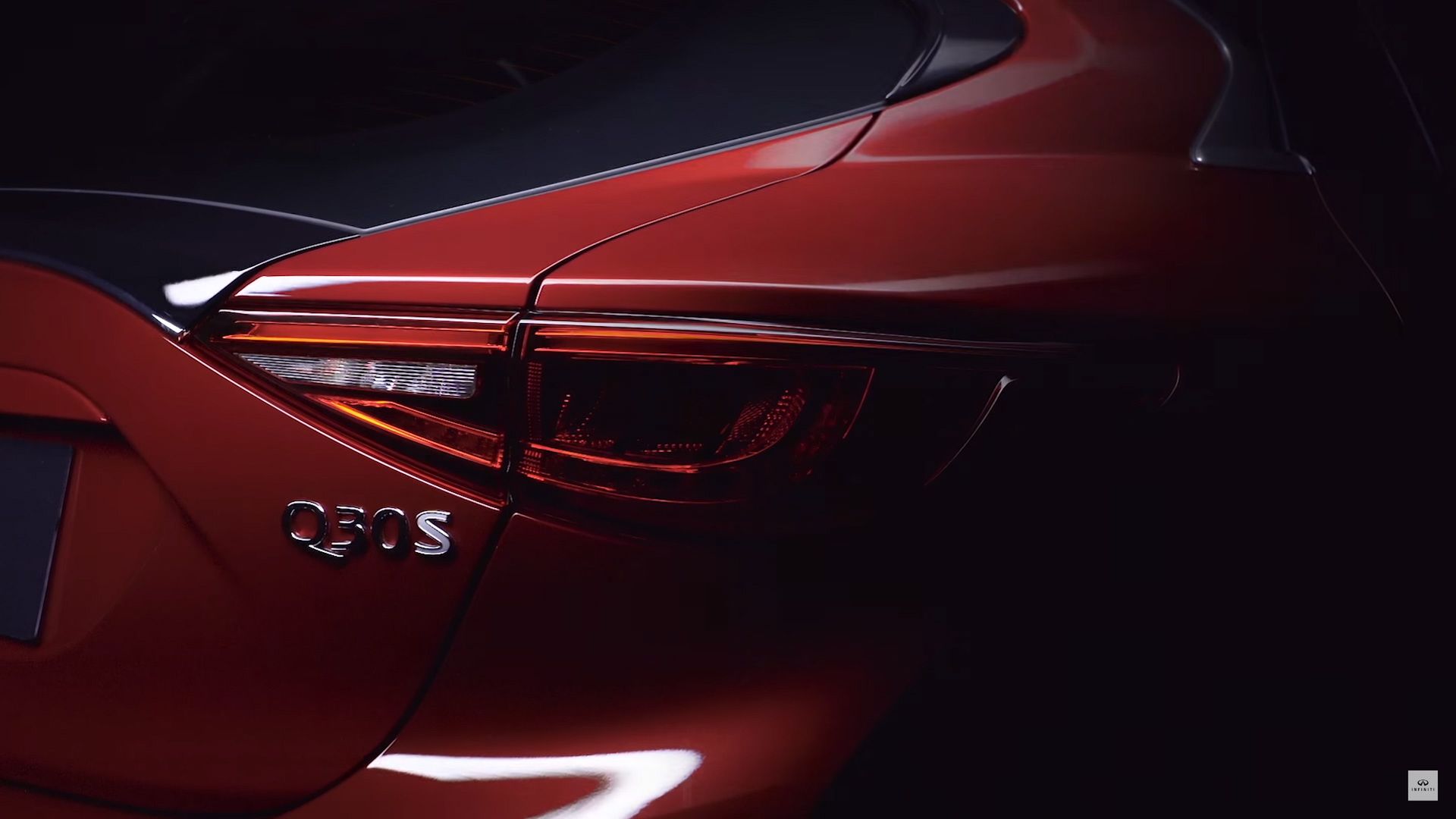 Niesamowite, malowane światłem zdjęcia Infiniti Q30 5