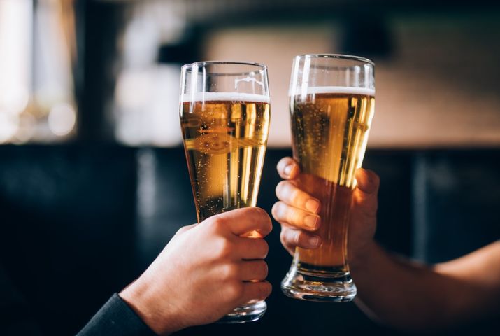 Czy piwo bezalkoholowe jest zdrowe? Okazuje się, że może przynosić pewne korzyści.