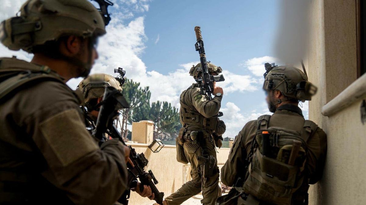 Wojna na Bliskim Wschodzie 2026Southern Lebanon, Lebanon ? April 2026: According to the Israel Defense Forces (IDF), troops from the 91st Division, supported by the Israeli Air Force, conducted operations against Hezbollah infrastructure in the area of Dibbin, approximately 12 kilometers inside Lebanese territory, prior to a ceasefire taking effect. The IDF stated that forces engaged a Hezbollah compound where intelligence indicated preparations for attacks against Israeli soldiers and civilians. During the operation, the IDF reported that more than 70 targets were struck and over 20 militants were killed in both close-quarters combat and aerial strikes. (Israel Defense Forces / Handout via SIPA PRESS)//04SIPA_Sipa.35153/Credit:IDF/GPO/SIPA/2604221646IDF/GPO/SIPA