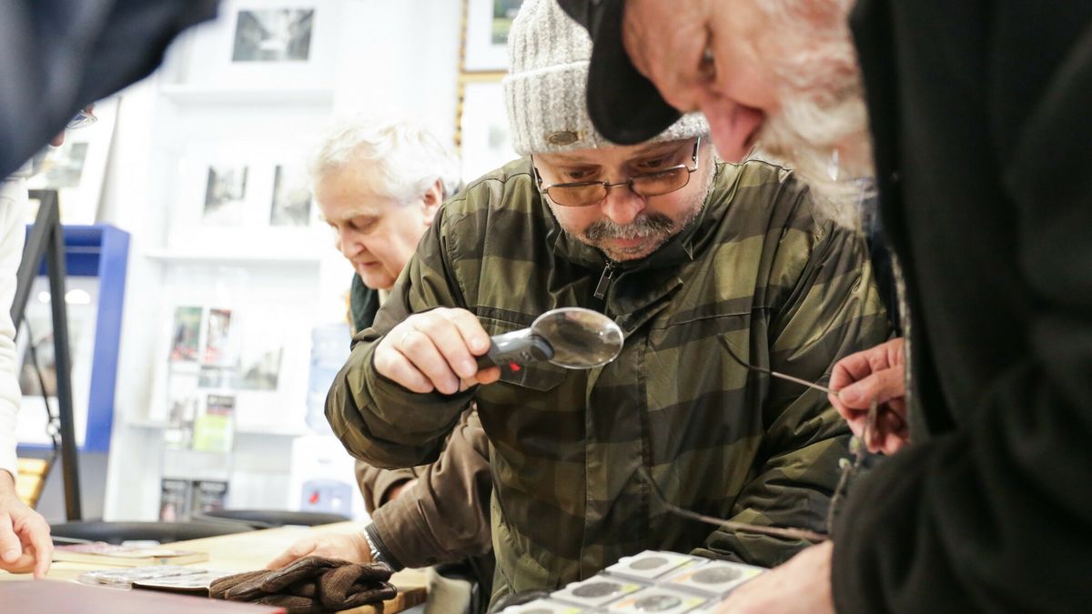 Spotkanie numizmatyczne. Zdjęcie ilustracyjne