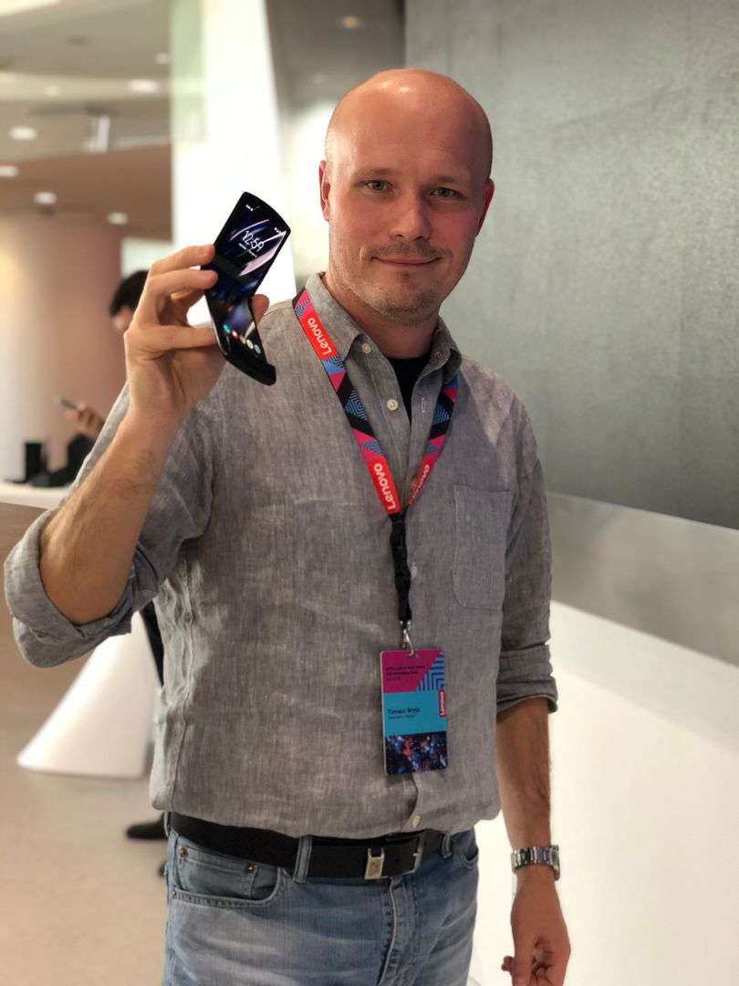 Motorola razr oficjalnie. Widzieliśmy nową klapkę ze składanym ekranem 6