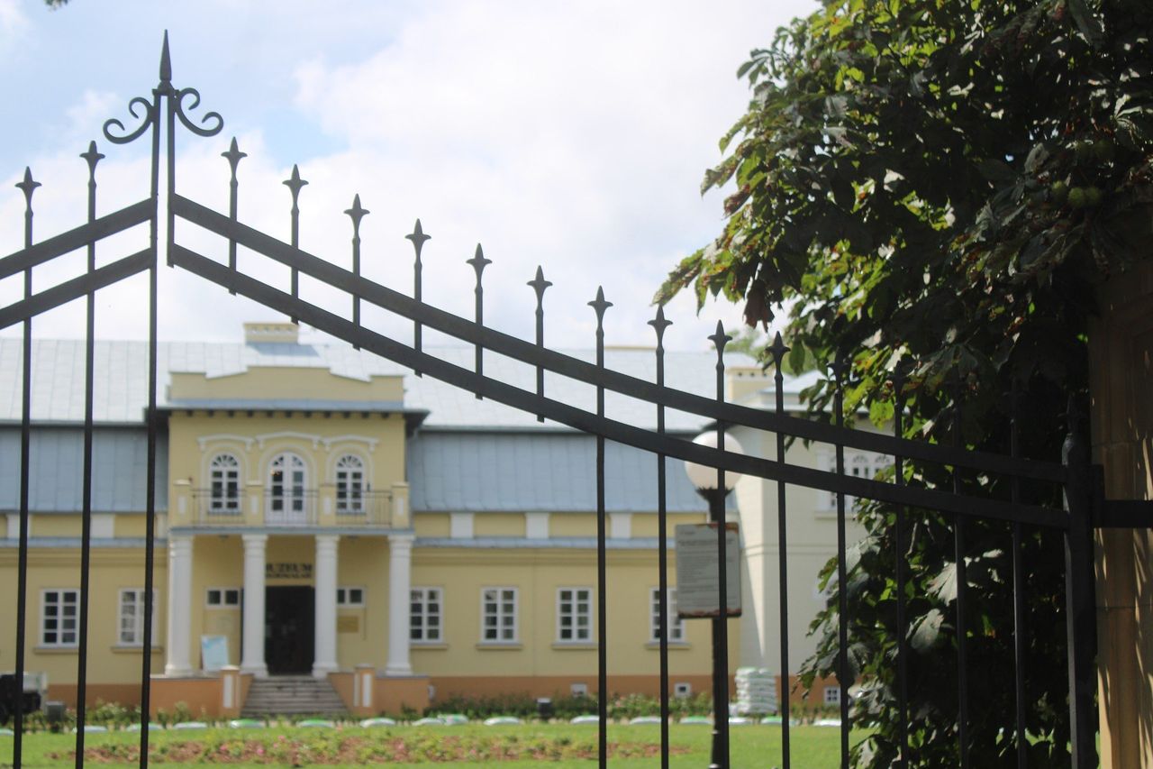 Bełchatów: Muzeum Regionalne Dwór Hellwigów z romantyczną, ale równie tragiczną historią